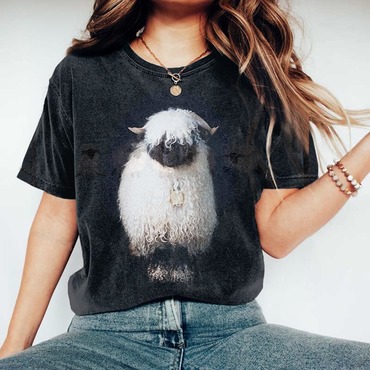 Women's Vintage Cute Valais Chic Blacknose Sheep Pattern Print Round Neck Short Sleeve T-shirt