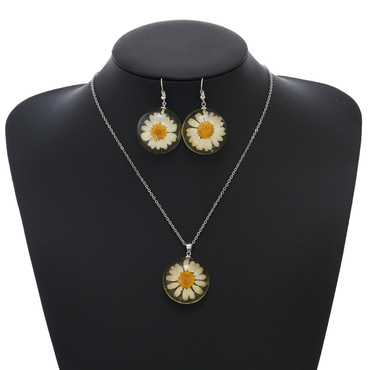 Mother's Day Wear Gift Chic Sunflower Dried Flower Resin Necklace Earrings Jewelry Set Summer Plant Flowers